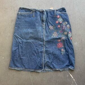 Bandolino Blue Denim Skirt with Floral Embroidery